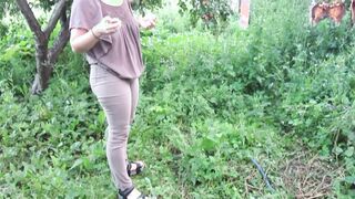 Mummy urinated in denim in a public garden outdoors. Mature vag pisses. Inexperienced fetish.