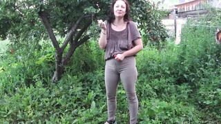 Mummy urinated in denim in a public garden outdoors. Mature vag pisses. Inexperienced fetish.