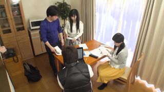 "No ... I don't want to make a voice!" In a situation where I can't make a voice, I blame the pubes of that lovely female for insidious mischief! The coochie gets humid with excite and awakening! [Part one]