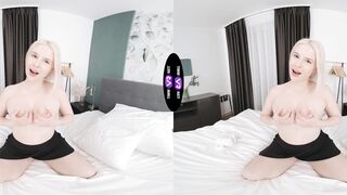 Blond showcases her fresh apparel