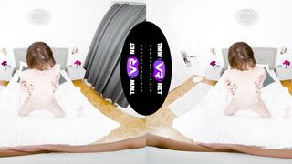 Bombshell lures a twunk inwards her