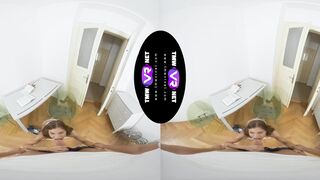 Beauty concentrates on her twunk's wood