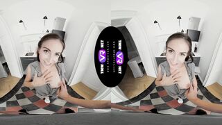 Hottie gives deep throat for fruits